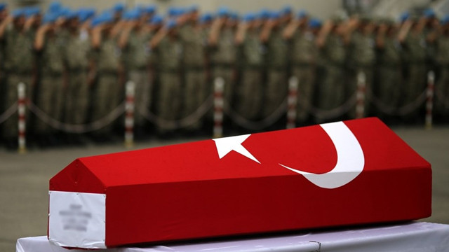 Diyarbakır ve Bitlis'te terör saldırısı: 1 asker ve 2 sivil şehit düştü