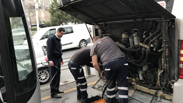 Metrobüs arızalandı, seferler aksadı