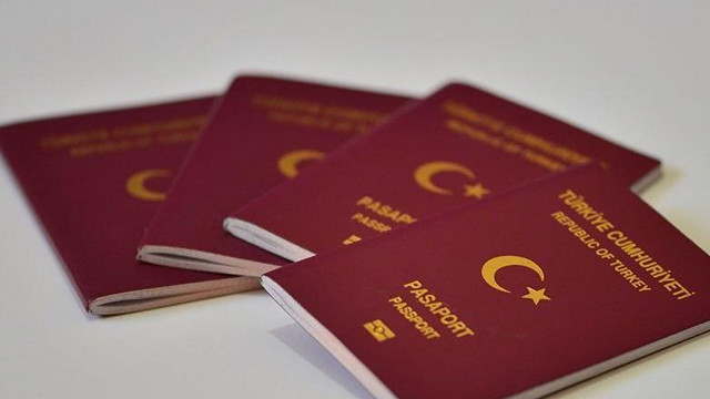 Pasaport, ehliyet, kimlik bir yerde
