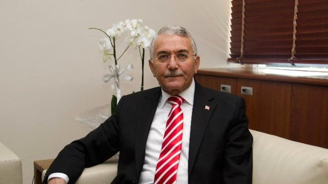 Ahmet Hakan istifa eden rektör hakkında: Çöp kadar değeri yok