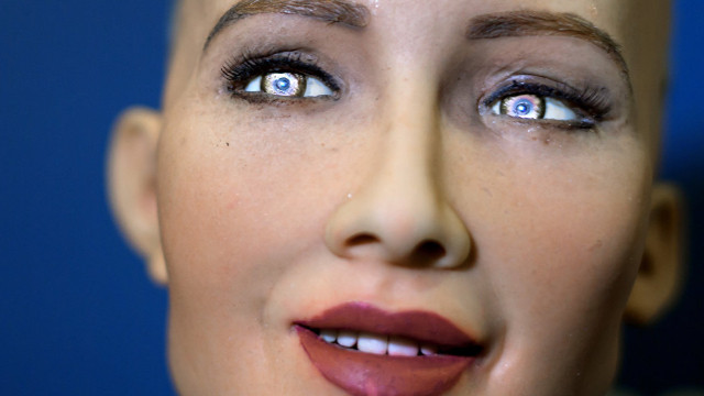 Dünyanın ilk 'Vatandaş Robotu' Türkiye'de! Robot Sophia nedir?