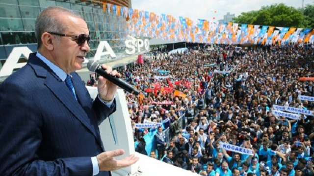 Erdoğan'ın seçim şarkısı 'Eroğlu Erdoğan'ı dinle-Erdoğan'ın seçim şarkısını kim söylüyor?