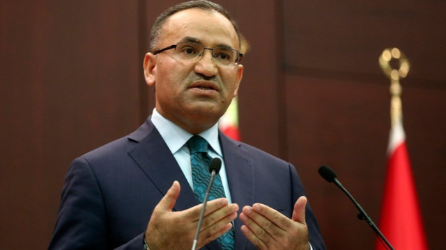 Bozdağ: Dolarla oynayanlar bu seçimin sonuçlarını değiştireceğini düşünüyorsa aldanıyorlar