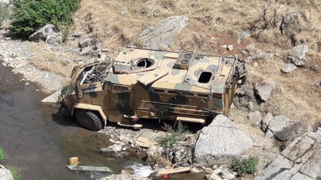 Şırnak'ta zırhlı askeri araç şarampole yuvarlandı