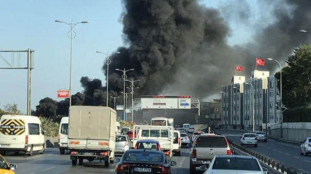 İstanbul Bayrampaşa'da otobüs yangını
