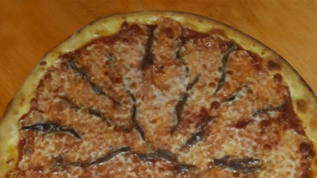 Ançüezli pizza nedir, nasıl yapılır? Ançüezli pizzanın malzemeleri