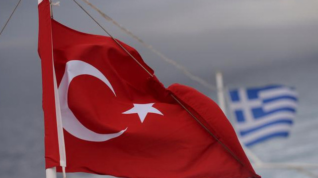 Yunanistan'da gözaltına alınan askerler Türkiye'ye iade edildi