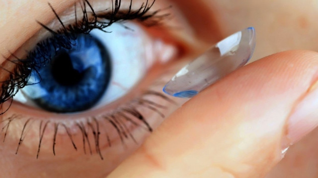 Kontakt lens körlüğe neden olabilir