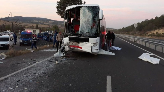 Uşak’ta otobüs kaza yaptı: 1 ölü 26 yaralı