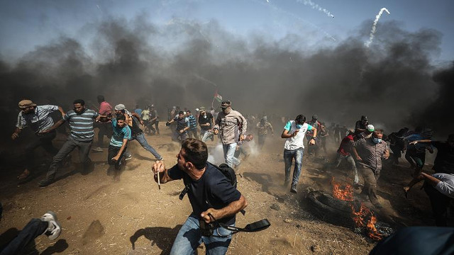 İsrail askeri Filistinlilerin gösterisine gerçek mermilerle müdahale etti