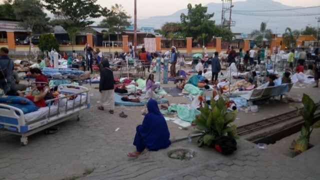 Endonezya’yı tsunami vurdu