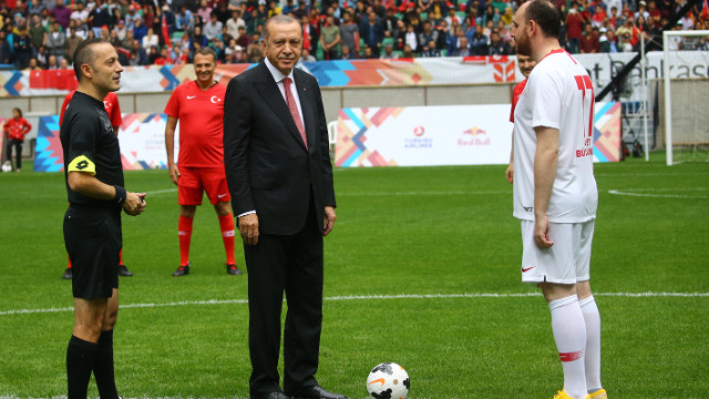 Şöhretler Karması Cumhurbaşkanı Erdoğan'ın vuruşuyla başladı