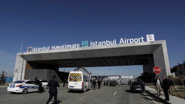 3. havalimanına 'İstanbul Havalimanı' tabelası takıldı