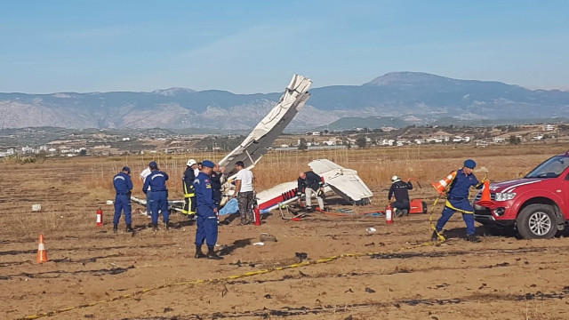 Az Önce! Antalya'da eğitim uçağı düştü: 2 ölü