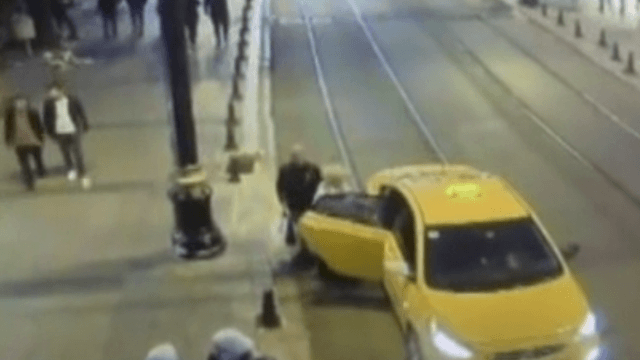 Son dakika İstanbul haberleri… Turistleri gasp eden taksici kameralara yansıdı