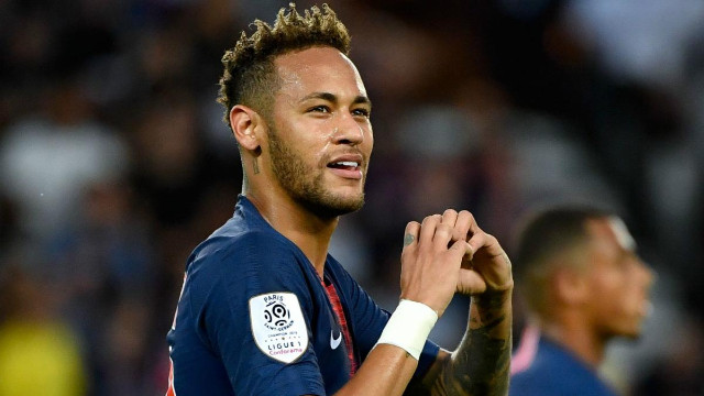 Neymar, Ülkücü bıyığıyla ilgi çekti