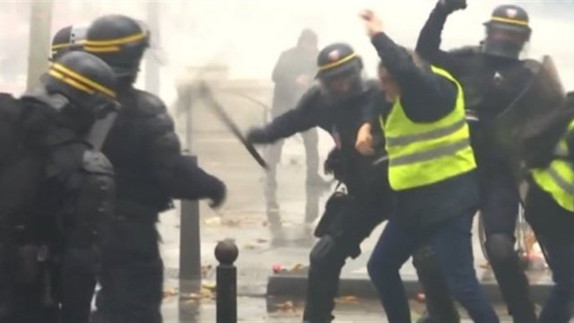 Paris’te protestolar devam ediyor