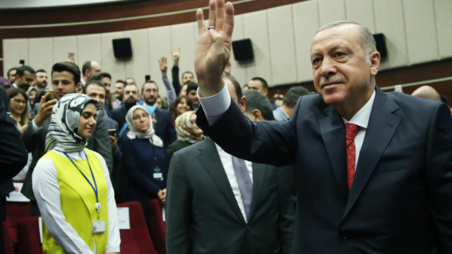 Cumhurbaşkanı Erdoğan'dan partililere uyarı