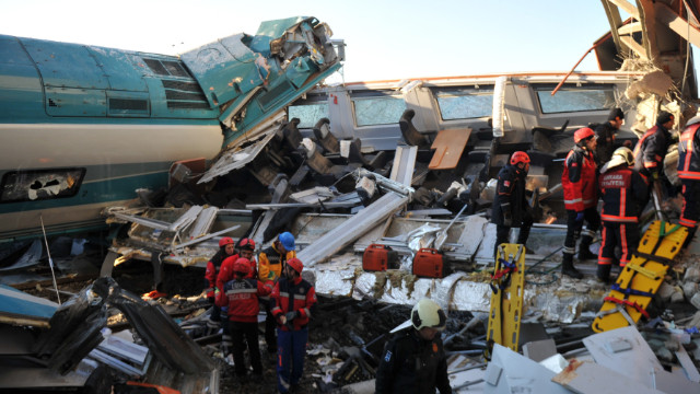 Ankara’da Yüksek Hızlı Tren kaza yaptı: 9 ölü
