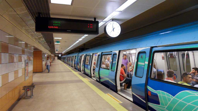 Osmanbey metrosunda bir kişi raylara atlayarak intihar etti