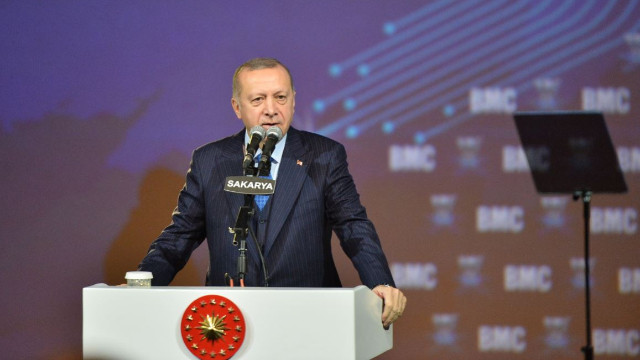 Cumhurbaşkanı Erdoğan: İsteseniz de istemeseniz de bu millet dimdik ayakta