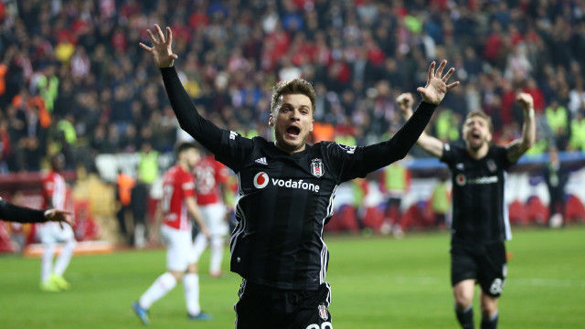 Beşiktaş Antalya deplasmanında gol olup yağdı