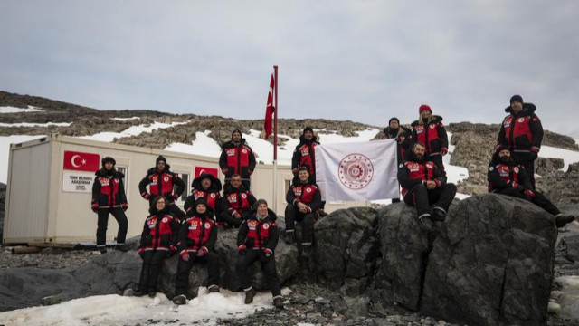 Bakan Varank’tan müjde: Antarktika'da geçici bilim üssümüzü kurduk