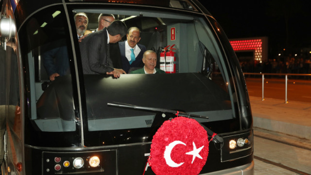 Cumhurbaşkanı Erdoğan 3. etap raylı sistemin test sürüşünü yaptı