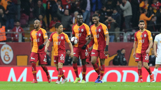 Galatasaray 3 attı 3 aldı