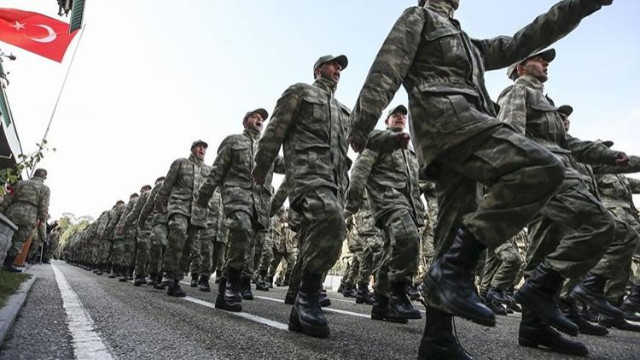 Bakan Akar'dan yeni askerlik sistemi açıklaması