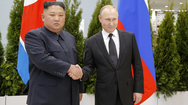 Putin ile Kim Jong Un bir araya geldi!
