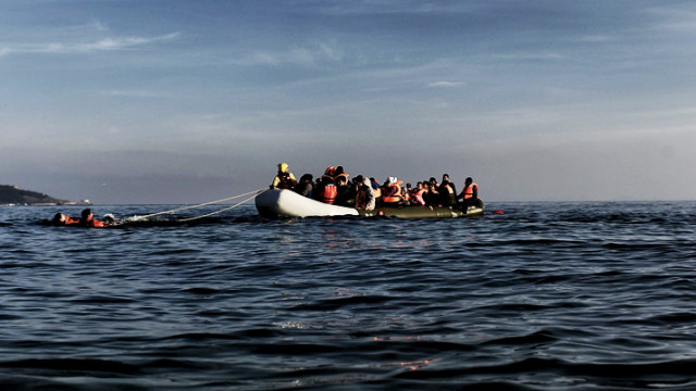 Balıkesir'de tekne battı; 9 göçmen öldü.
