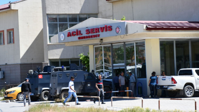 Ağrı'da işçileri taşıyan aracın geçişi sırasında patlama