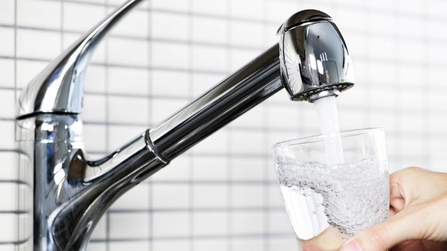 Uzmanlardan sıcak hava uyarısı: Günde 2.5 litre su içmek şart!