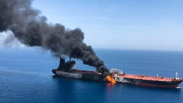 Körfez'de saldırıya uğrayan petrol gemisi battı