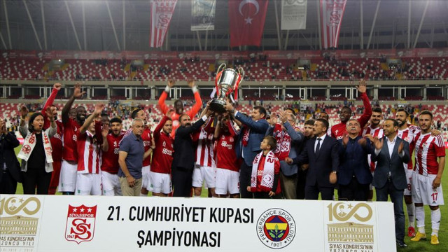 Fenerbahçe, Cumhuriyet Kupası'nda ikinci oldu