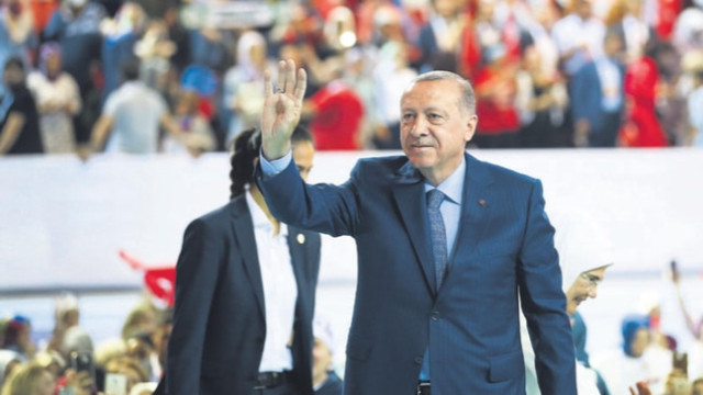 Erdoğan 18. yıl için mesaj yayımladı: Dün bitti, geçti gitti, bugün yeni bir gündür!