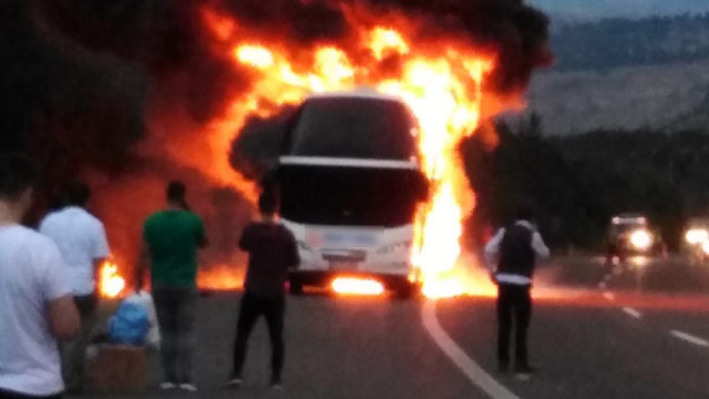 TEM'de yolcu otobüsü yandı!