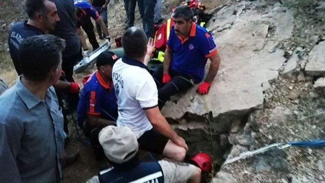 Elazığ'da mağarada 5 kişi mahsur kaldı