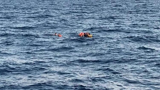 Göçmenleri taşıyan bot battı: Kayıp bebek aranıyor