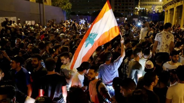 Lübnan'daki gösterilerde Erdoğan sloganları