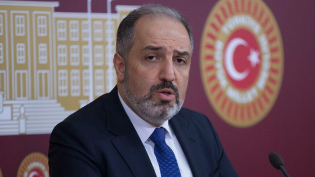 Mustafa Yeneroğlu AK Parti’den istifa etti