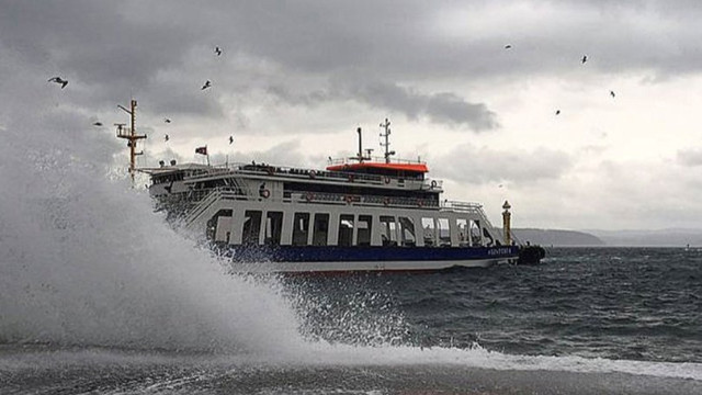 Gökçeada feribot seferlerine fırtına engeli