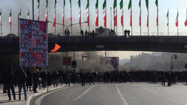 İran'daki gösterilerde kan aktı