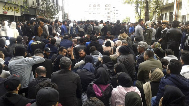 İran’da Yüzlerce göstericiyi bataklıkta öldürdüler