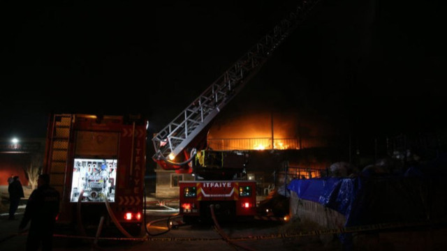 Kayseri'de yatak üretimi yapan fabrikada yangın çıktı