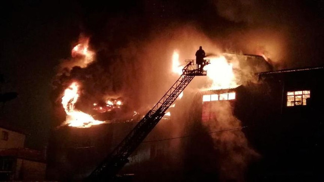 Zonguldak'ta mobilya imalathanesinde yangın