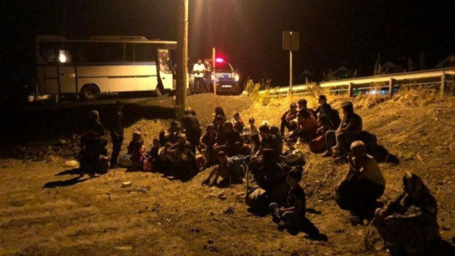 Ayvalık’ta 76 düzensiz göçmen yakalandı