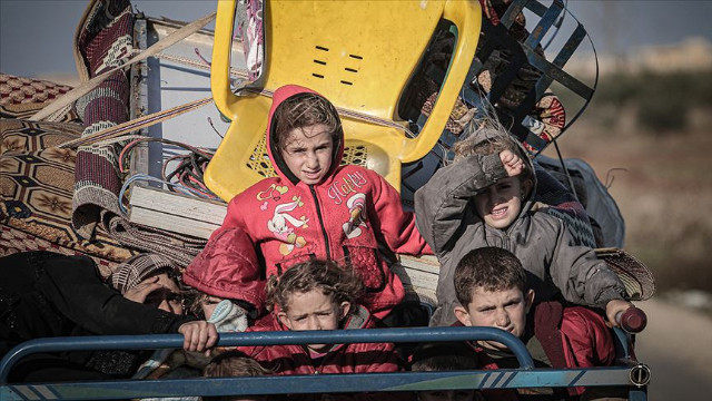 İdlib'de son 2 günde 25 bin sivil Türkiye sınırı yakınlarına göç etti