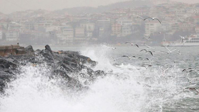 İstanbul'da fırtınanın hızı 106 km'ye ulaştı